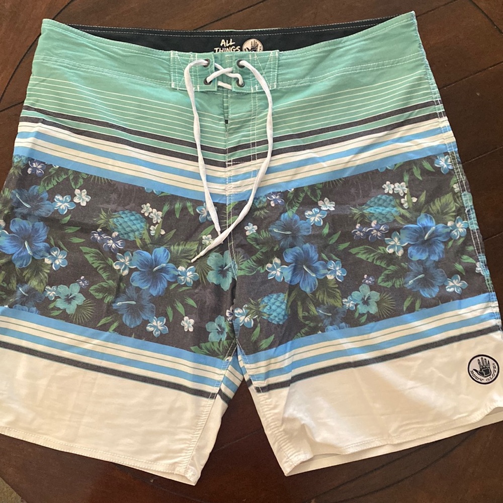 Bodyglove mens swim shorts. Size 38. Great condition